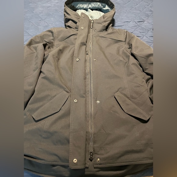 Women’s black Royal Robbins winter coat. - Picture 6 of 11